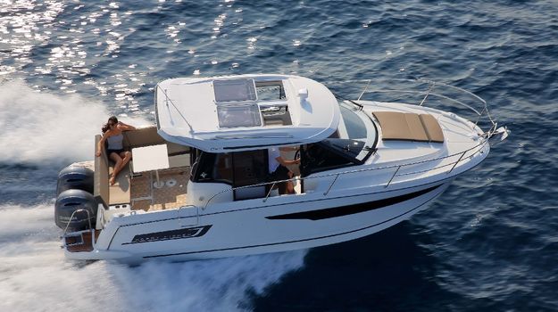 Jeanneau-Power Merry Fisher-895