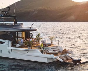 The Azimut Seadeck 9